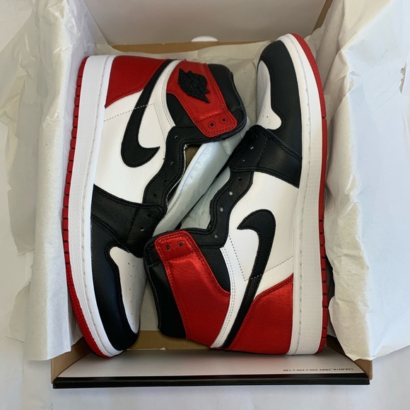 Nike Air Jordan Retro 1 High OG Satin Black Toe - Picture 2 of 8